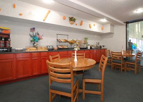 Premier Inn And Suites Erick Restaurant photo